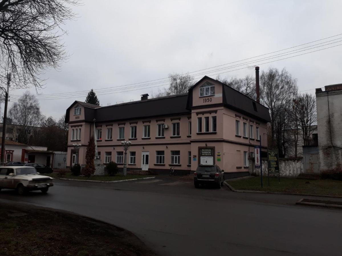 Hotel Unenege Nizhyn Exterior foto